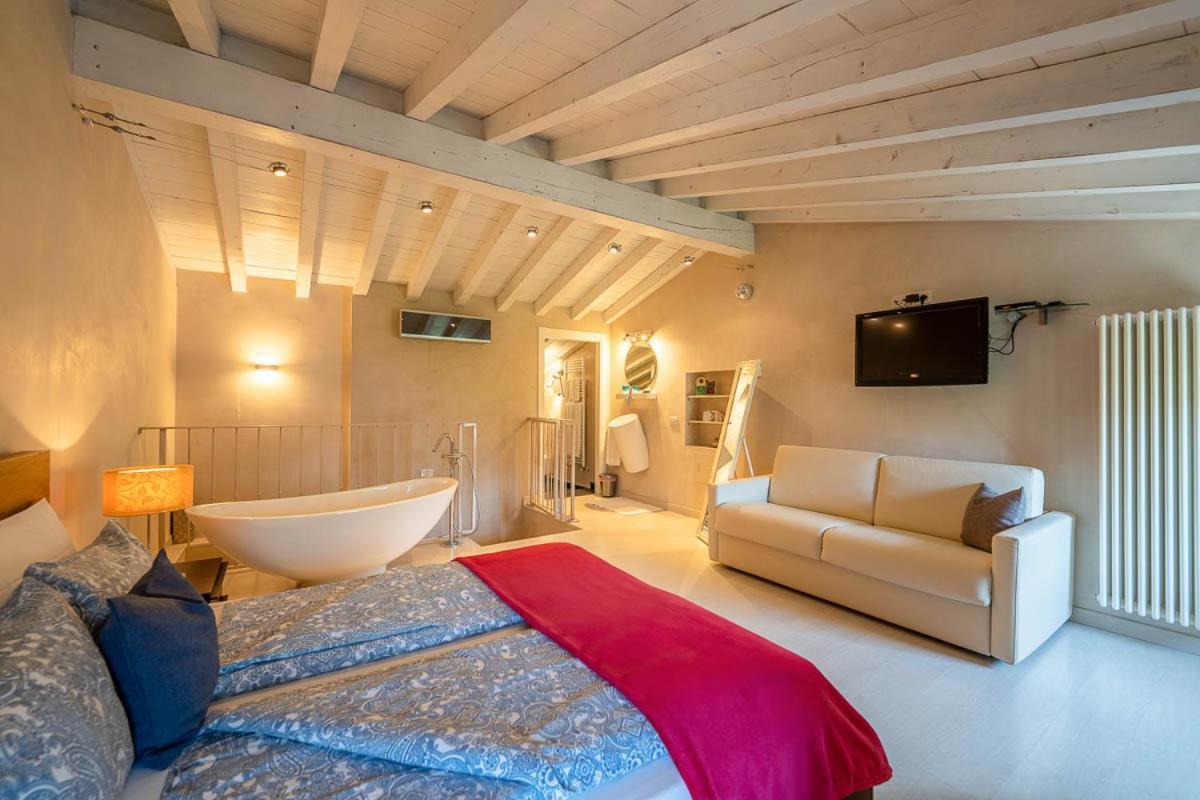 Romantic B&B Il Piccolo Paradiso San Felice del Benaco Chambre photo