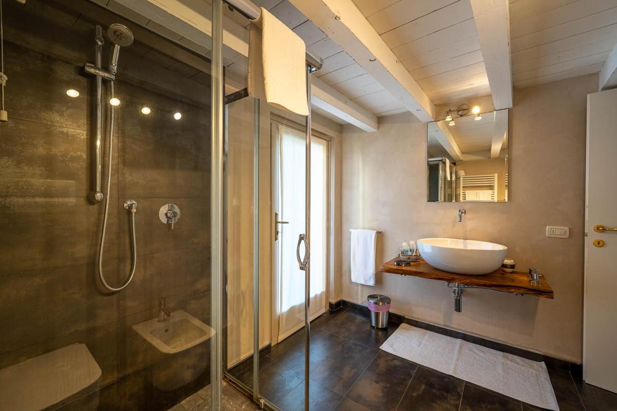 Romantic B&B Il Piccolo Paradiso San Felice del Benaco Chambre photo