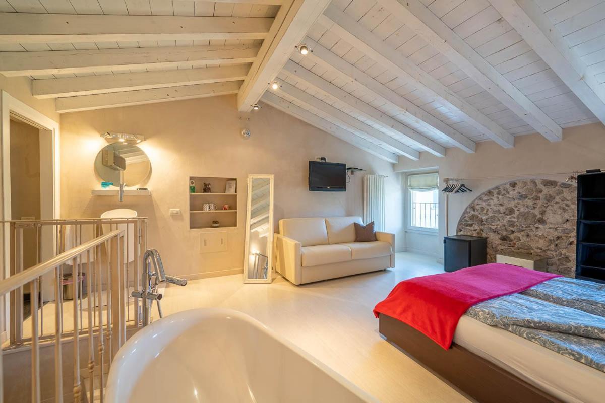 Romantic B&B Il Piccolo Paradiso San Felice del Benaco Chambre photo