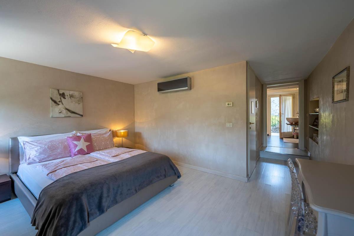 Romantic B&B Il Piccolo Paradiso San Felice del Benaco Chambre photo