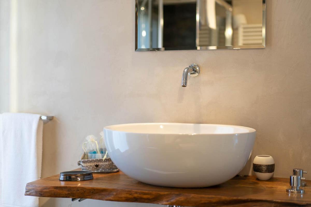 Romantic B&B Il Piccolo Paradiso San Felice del Benaco Chambre photo
