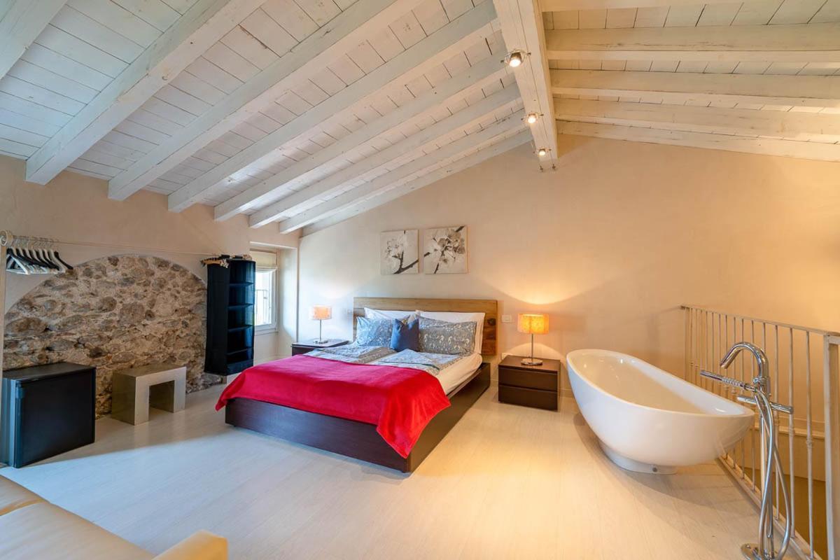 Romantic B&B Il Piccolo Paradiso San Felice del Benaco Chambre photo