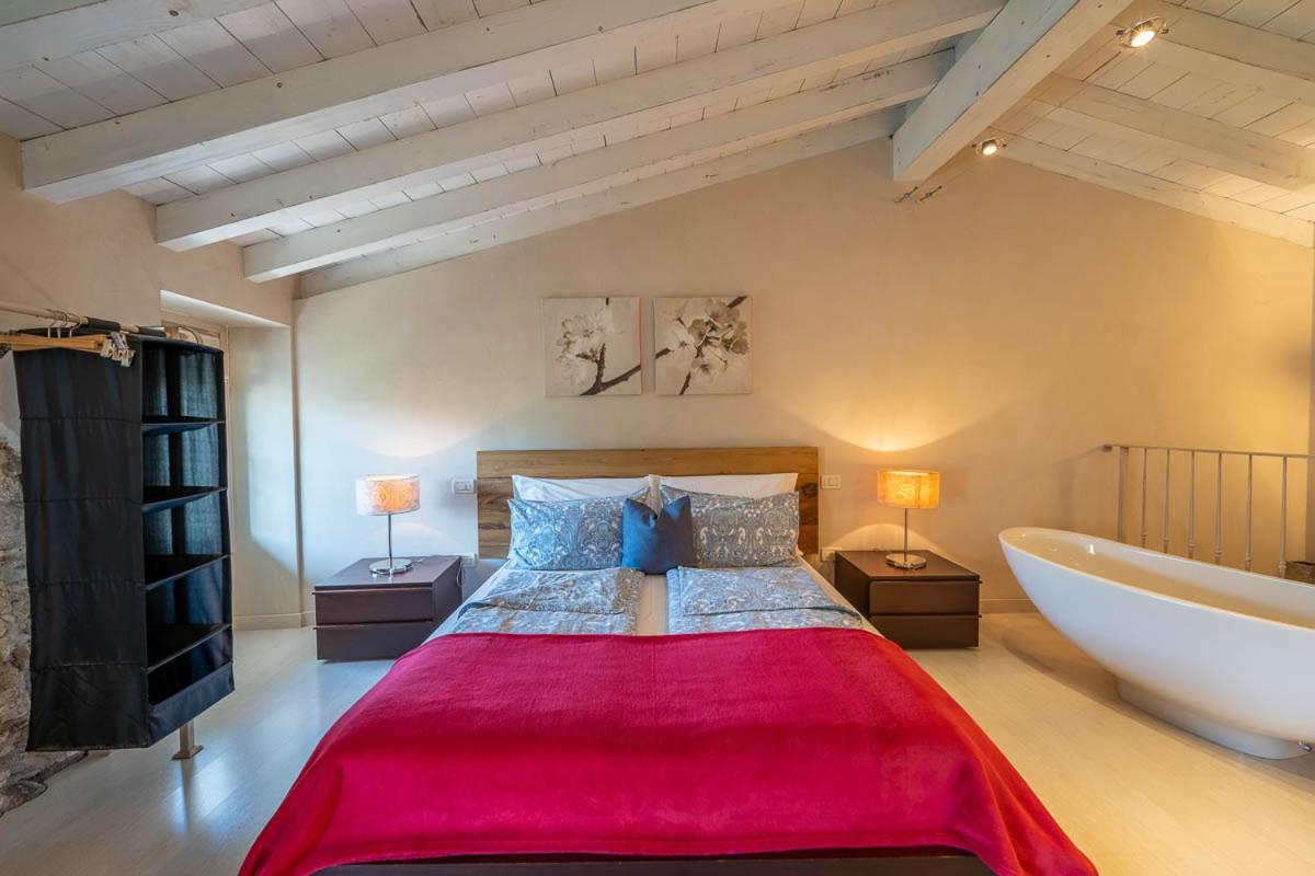 Romantic B&B Il Piccolo Paradiso San Felice del Benaco Chambre photo