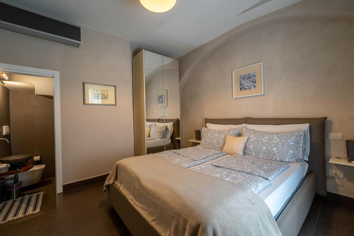 Romantic B&B Il Piccolo Paradiso San Felice del Benaco Chambre photo