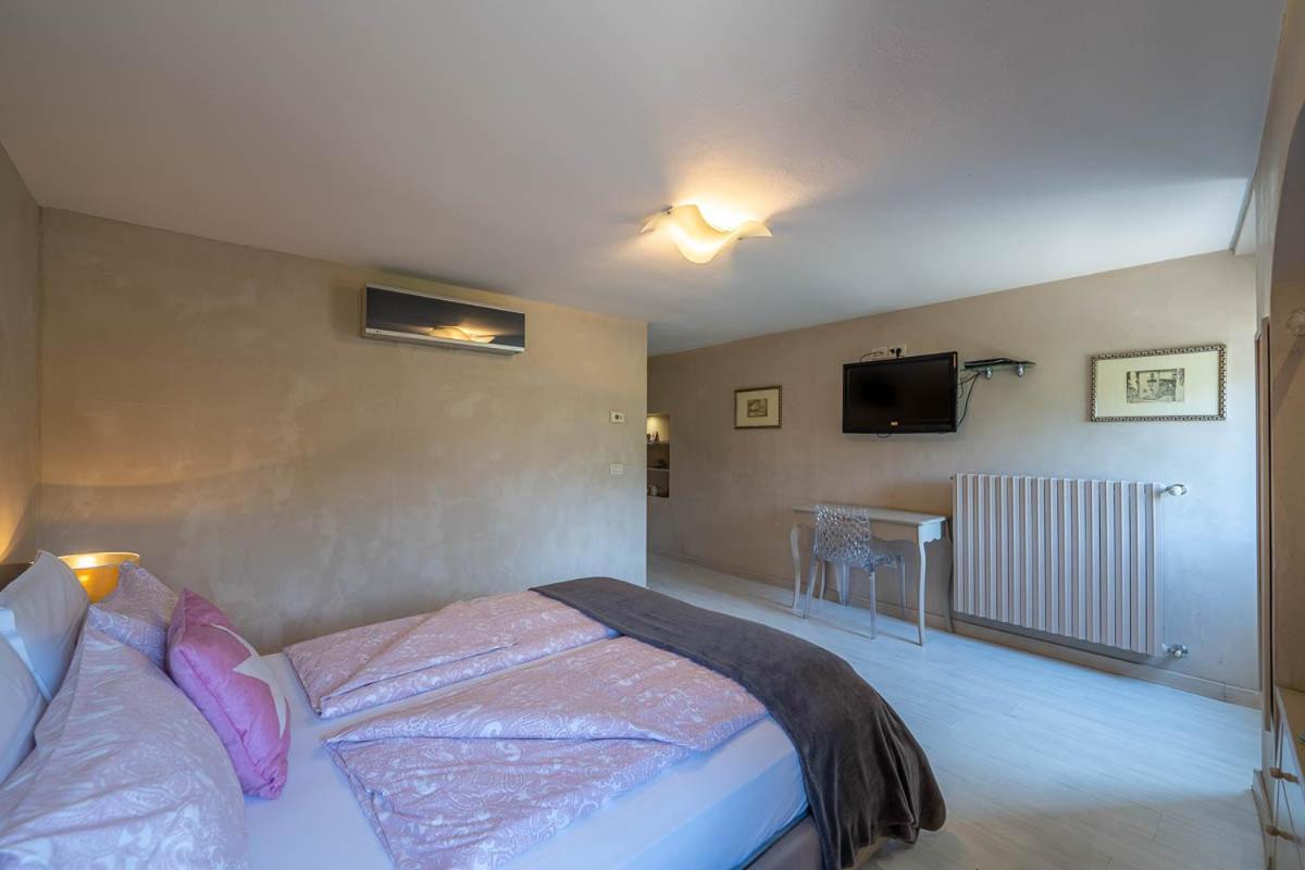 Romantic B&B Il Piccolo Paradiso San Felice del Benaco Chambre photo