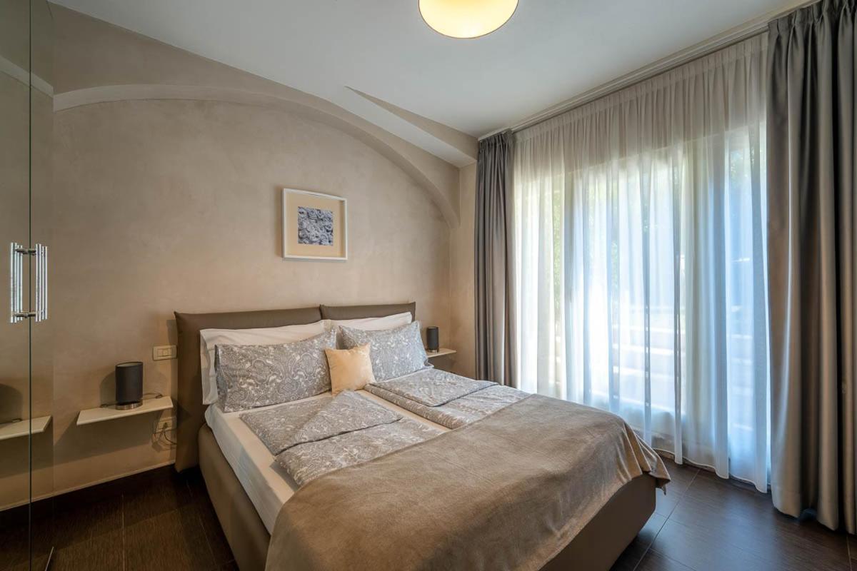 Romantic B&B Il Piccolo Paradiso San Felice del Benaco Chambre photo
