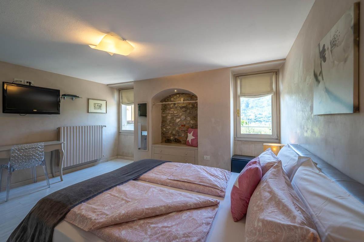 Romantic B&B Il Piccolo Paradiso San Felice del Benaco Chambre photo