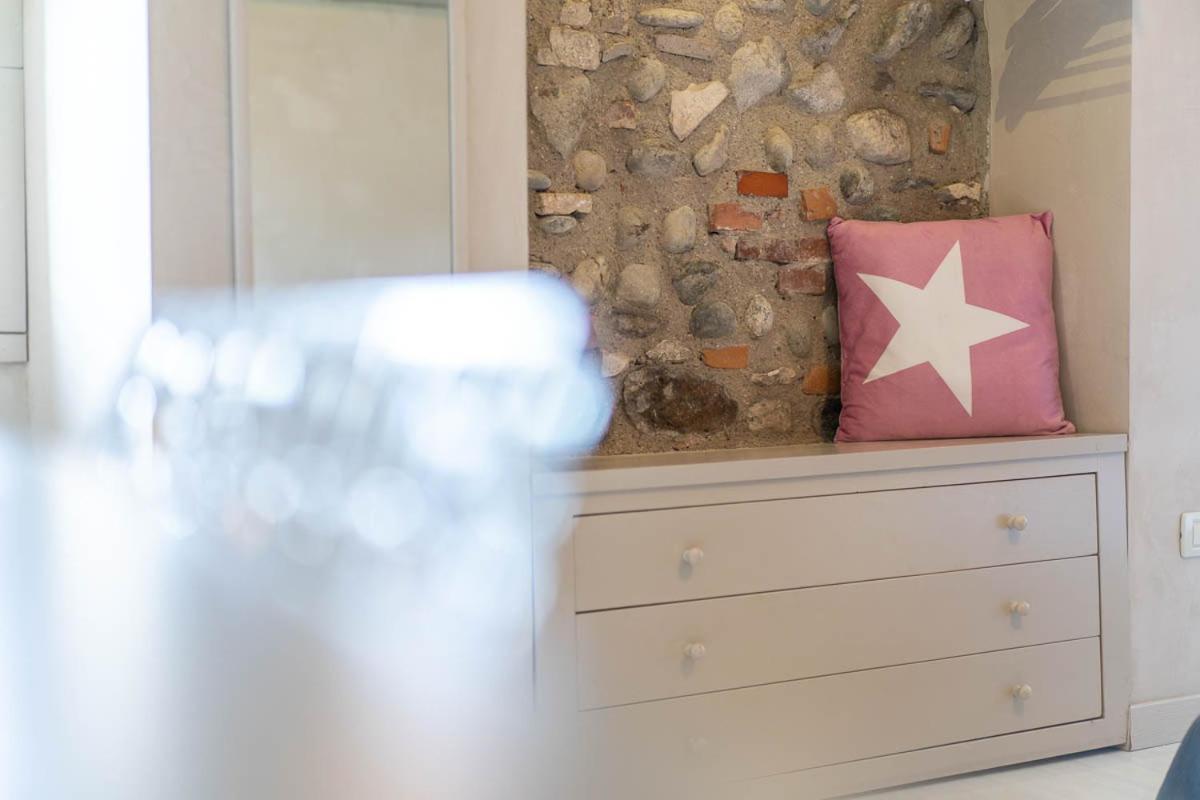 Romantic B&B Il Piccolo Paradiso San Felice del Benaco Chambre photo