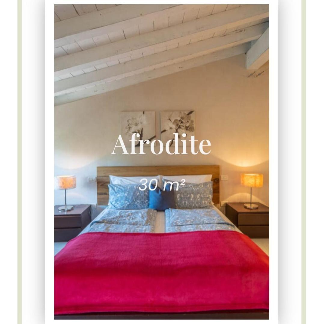 Romantic B&B Il Piccolo Paradiso San Felice del Benaco Chambre photo